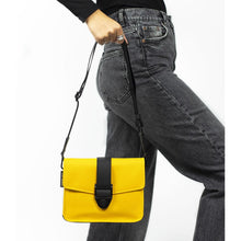 Carica l'immagine nel visualizzatore di Gallery, BORSETTA BOLD BANANA BDV01328 GIALLO