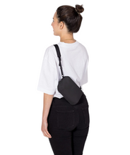 Carica l'immagine nel visualizzatore di Gallery, BORSELLO A TRACOLLA UCON ACROBATIC NERO BLS00096