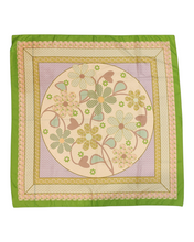 Carica l'immagine nel visualizzatore di Gallery, Foulard PRIMAVESI 90x90 cm in 100% poliestere - Elegante accessorio floreale per outfit chic" verde lilla rosa