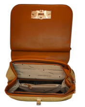 Carica l'immagine nel visualizzatore di Gallery, Zaino in rafia e eco pelle Alessia Massimo, beige, dimensioni 30x24x12,5 cm, perfetto per look casual chic. Foto dell'interno.