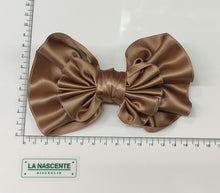 Carica l&#39;immagine nel visualizzatore di Gallery, Fermaglio per Capelli  Raso Beige
