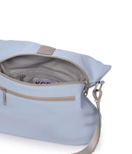 Carica l&#39;immagine nel visualizzatore di Gallery, Borsa a tracolla KCB modello 3450 in materiale vegano celeste, leggera e pratica per l&#39;uso quotidiano

