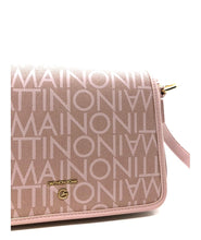 Carica l&#39;immagine nel visualizzatore di Gallery, Borsa a tracolla GATTINONI ROMA rosa modello 8529 in tessuto PU con logo all over e tracolla regolabile particolare


