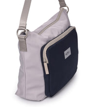 Carica l&#39;immagine nel visualizzatore di Gallery, Borsa a tracolla da donna KCB in poliestere grigio e blu, modello 3463 con tracolla regolabile e tasca frontale – ideale per l&#39;uso quotidiano laterale
