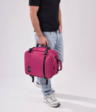 Carica l&#39;immagine nel visualizzatore di Gallery, Zaino vegano KCB in materiale riciclato da bottiglie di plastica – resistente, eco-friendly e dal design moderno. Dimensioni 40x30x20 cm fucsia
